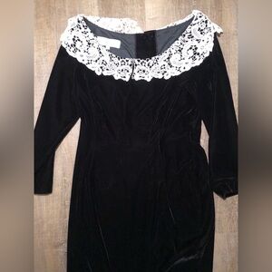 Vintage Nancy Johnson dress size 12 black velvet white lace full button back